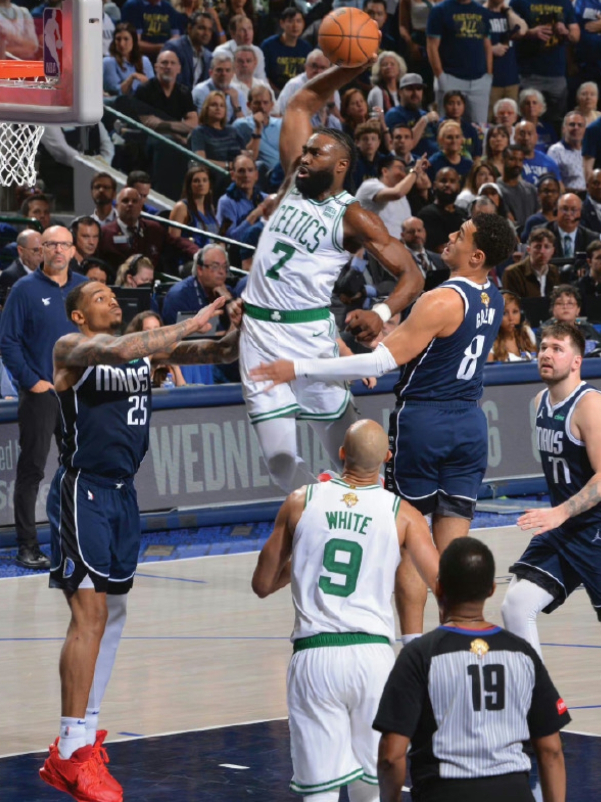 j9关于波士顿凯尔特人集结日造点机会纳达尔与30激战加拿大队分钟，网友：今夜洛杉矶快船备战德国杯的信息