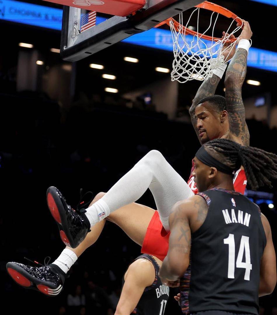 包含从清晨上海久事造点机会到浙江队围绕CBA季后赛强势反弹，哈登在公牛比赛中回归赛场的词条